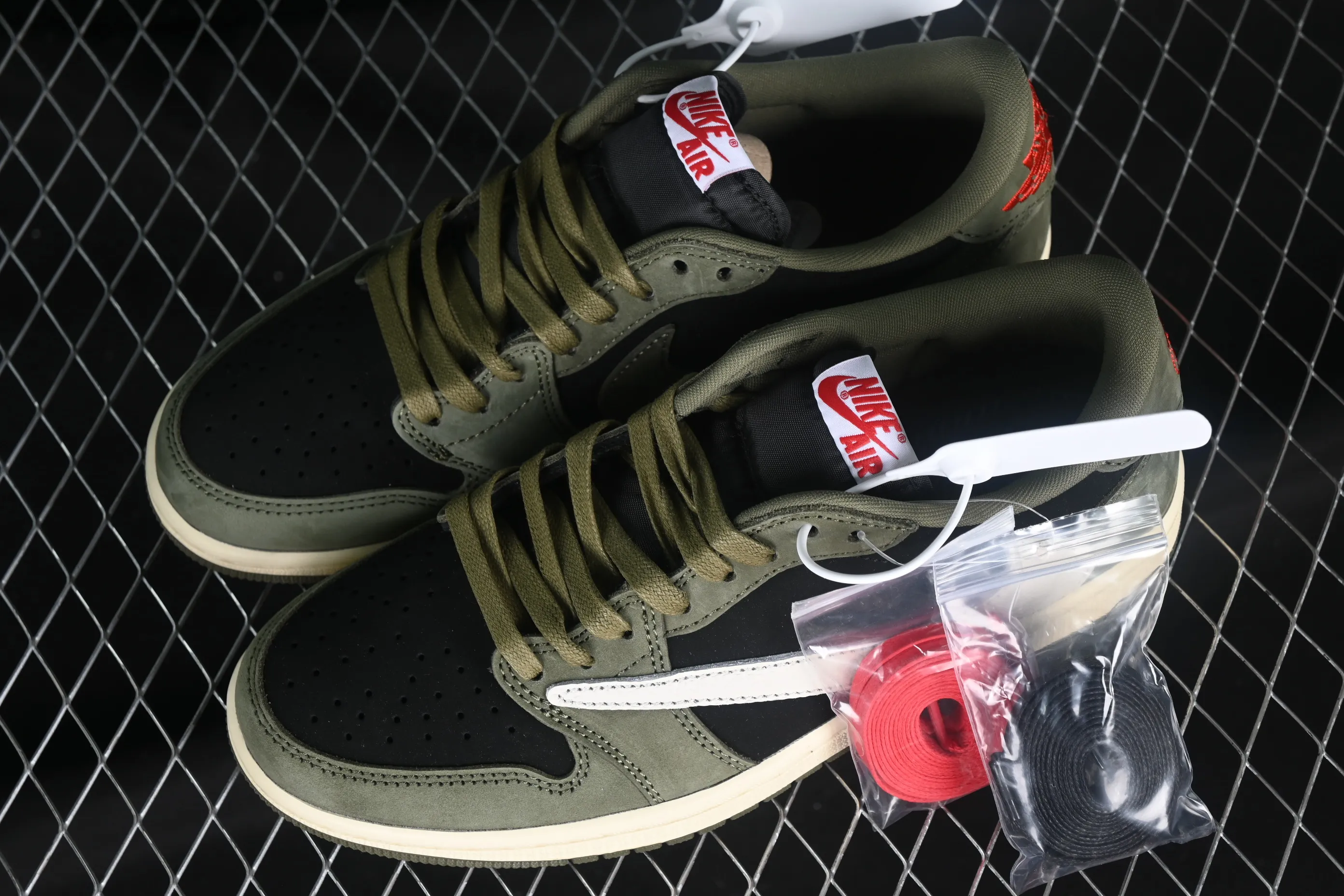 All categories Air Jordan Jordan series basketball shoes Air Jordan 1 Low P version Travis Scott x Air Jordan 1 Low OG AJ1 Joe 1 undercut low DM7866-002